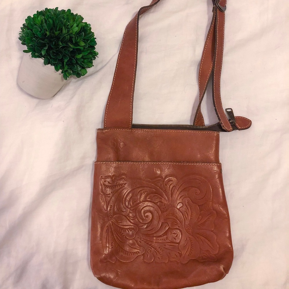 Patricia Nash Tooled Tan Stipes Sling